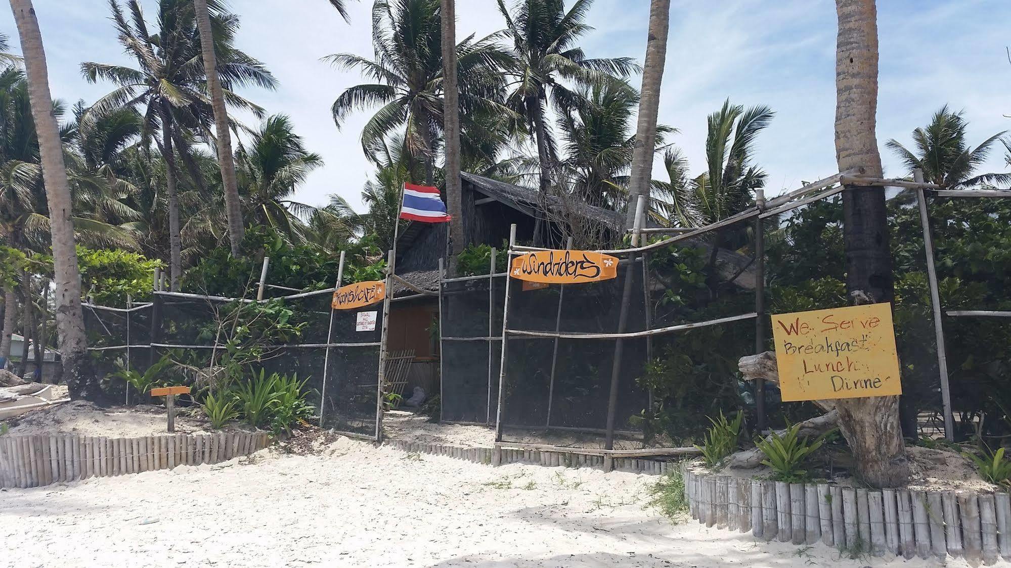 Wind Rider'S Inn Balabag  Exterior photo